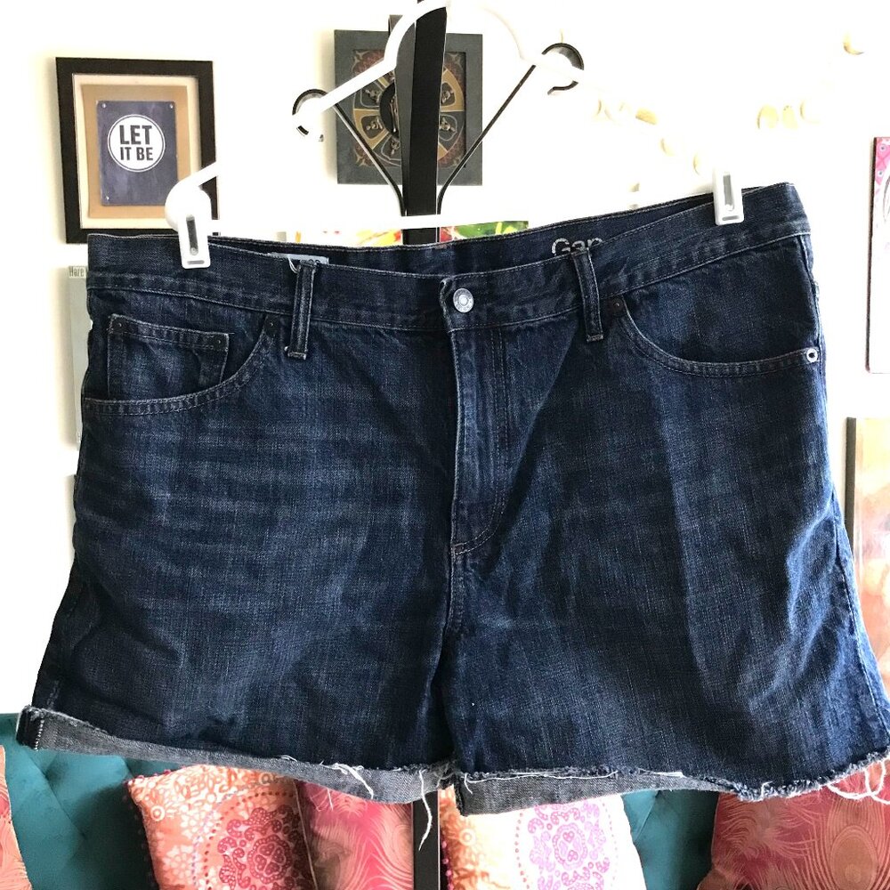GAP size 33 Denim Sexy Boyfriend Cut Off Blue Jean Shorts